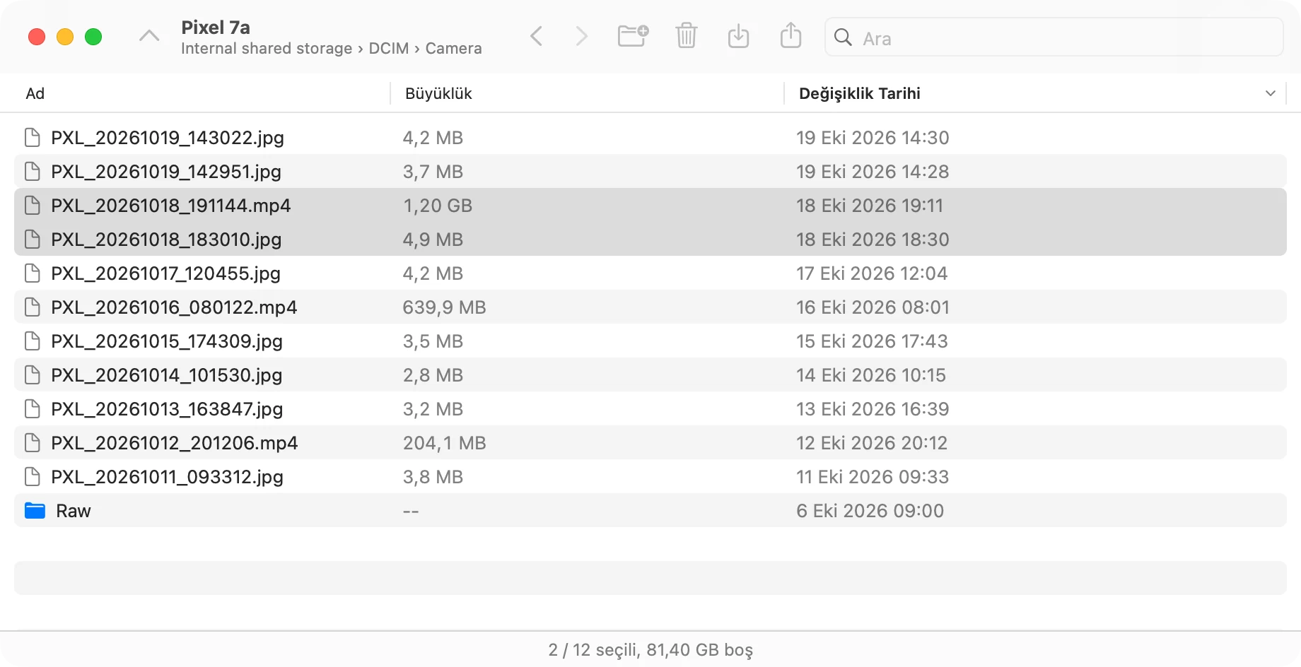Yaaft penceresi bir Pixel 7a’nın Camera klasörünü gösteriyor; iki dosya seçili ve 81,40 GB boş alan var.